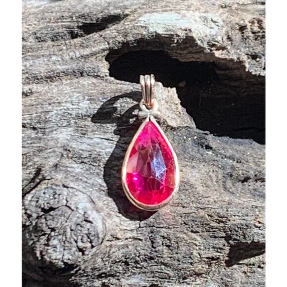 10K Yellow Gold Faceted Teardrop Shape Ruby Pendant Vintage - Picture 1 of 5
